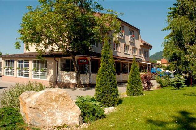 Penzion Bystrica Považská Bystrica エクステリア 写真